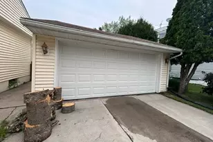 704 Maple Dr, Aurora, MN 55705 - Photo 2