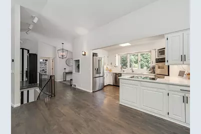 335 Pineview Lane N, Plymouth, MN 55441 - Photo 14