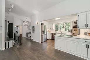335 Pineview Ln N, Plymouth, MN 55441 - Photo 14