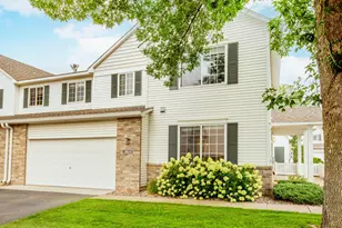 11011 Oak Grv Cir, Woodbury, MN 55129 - Photo 2