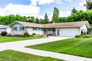 1217 Oak St N, Fargo, ND 58102 - Photo 2