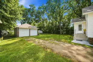 19 12th St NE, Faribault, MN 55021 - Photo 4