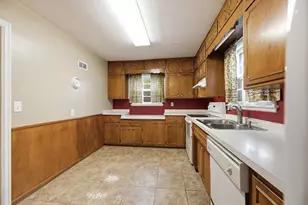 1002 10th St S, Moorhead, MN 56560 - Photo 16