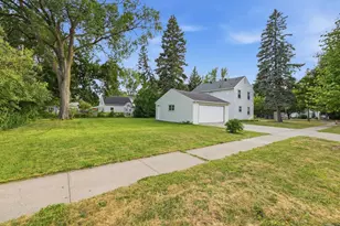 1002 10th St S, Moorhead, MN 56560 - Photo 4