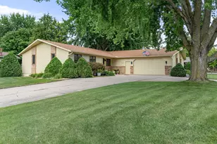 545 Crestview Ln, Owatonna, MN 55060 - Photo 1