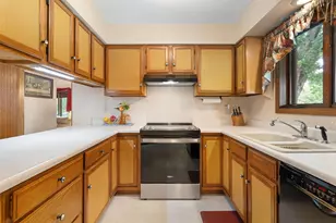 545 Crestview Ln, Owatonna, MN 55060 - Photo 8