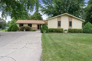 545 Crestview Ln, Owatonna, MN 55060 - Photo 2