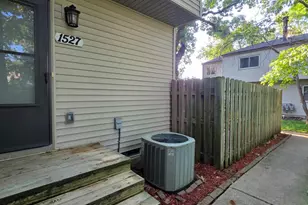 1527 Aspen Dr, Eagan, MN 55122 - Photo 2