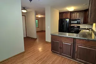 1527 Aspen Dr, Eagan, MN 55122 - Photo 4