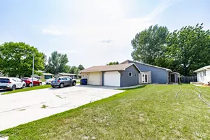 2321 Country Club Pkwy, Moorhead, MN 56560 - Photo 4