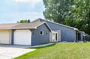 2321 Country Club Pkwy, Moorhead, MN 56560 - Photo 2