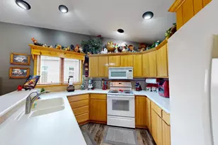 1906 Greenwood Dr, Albert Lea, MN 56007 - Photo 6