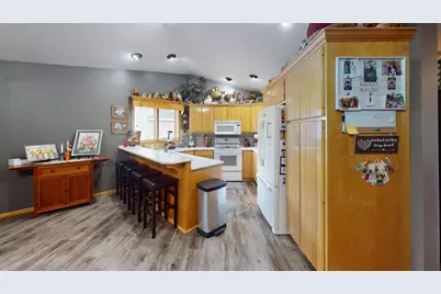 1906 Greenwood Drive, Albert Lea, MN 56007 - Photo 4