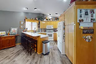 1906 Greenwood Dr, Albert Lea, MN 56007 - Photo 4
