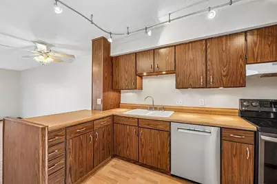 846 Woodgate Drive #213, Vadnais Heights, MN 55127 - Photo 8