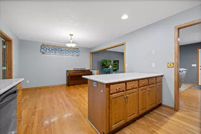 2082 Cowern Place E, North Saint Paul, MN 55109 - Photo 10