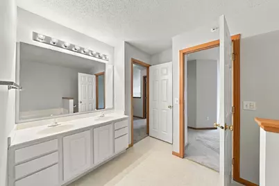 556 Willoughby Way W, Minnetonka, MN 55305 - Photo 32