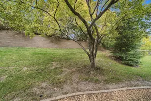 556 Willoughby Way W, Minnetonka, MN 55305 - Photo 40