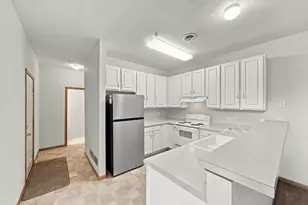 556 Willoughby Way W, Minnetonka, MN 55305 - Photo 6