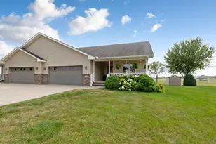 580 Southwind Dr, Fairmont, MN 56031 - Photo 1