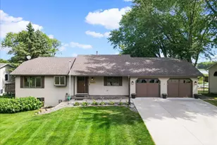 31117 Peninsula Ave, Lindstrom, MN 55045 - Photo 1