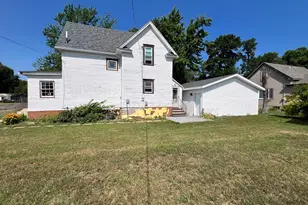 304 E 4th St, Madison, MN 56256 - Photo 4