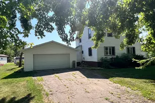 304 E 4th St, Madison, MN 56256 - Photo 2