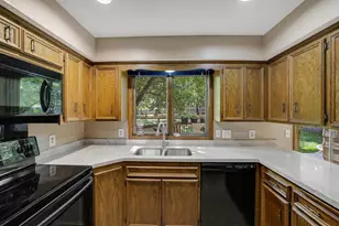8359 Amsden Ridge Dr, Bloomington, MN 55438 - Photo 18
