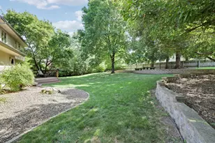 8359 Amsden Ridge Dr, Bloomington, MN 55438 - Photo 46