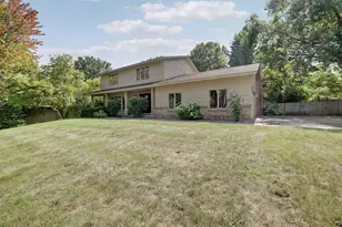 8359 Amsden Ridge Dr, Bloomington, MN 55438 - Photo 2