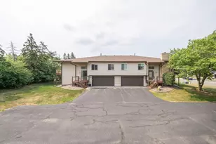 2309 Amberwood Dr, Woodbury, MN 55125 - Photo 2