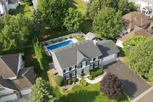 352 Wyndham Cir E, New Brighton, MN 55112 - Photo 2