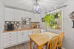 1716 County Rd C E, Maplewood, MN 55109 - Photo 10