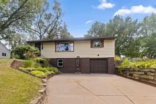 1716 County Rd C E, Maplewood, MN 55109 - Photo 1