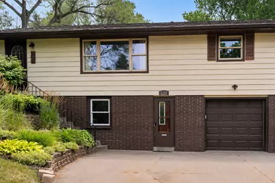 1716 County Road C E, Maplewood, MN 55109 - Photo 32