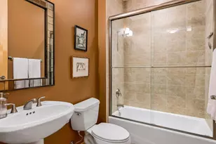 201 S 11th St, Minneapolis, MN 55403 - Photo 24