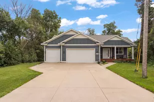 1268 Lincolntown Ave, Mahtomedi, MN 55115 - Photo 2