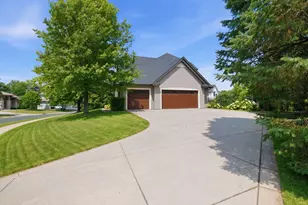 10053 Trails End Rd, Chanhassen, MN 55317 - Photo 92