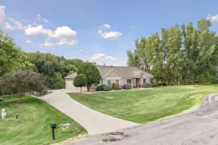 1057 Ridge Crest Ln NW, Rochester, MN 55901 - Photo 4