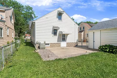 909 11th Street NW, Austin, MN 55912 - Photo 2