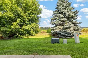 4388 Blakewood Dr, Shakopee, MN 55379 - Photo 2
