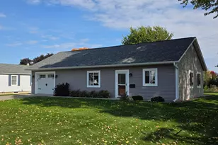 411 Bullis St, Kenyon, MN 55946 - Photo 2