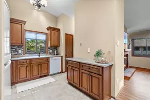 7232 Woodstock Curv, Bloomington, MN 55438 - Photo 16