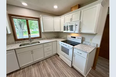 305 W 3rd Street, Winthrop, MN 55396 - Photo 8