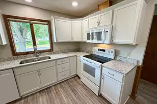 305 W 3rd St, Winthrop, MN 55396 - Photo 8