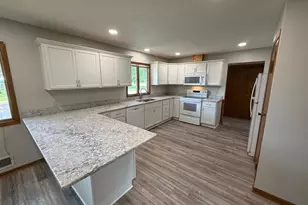 305 W 3rd St, Winthrop, MN 55396 - Photo 6