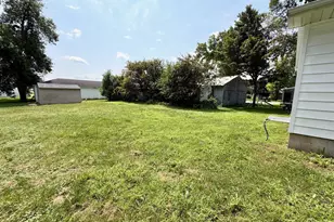 305 W 3rd St, Winthrop, MN 55396 - Photo 24