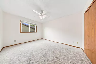 2643 Guthrie Avenue N, Oakdale, MN 55128 - Photo 14