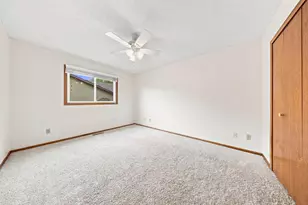 2643 Guthrie Ave N, Oakdale, MN 55128 - Photo 14