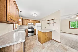 2643 Guthrie Ave N, Oakdale, MN 55128 - Photo 12
